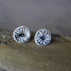 Porcelain Studs Daisy