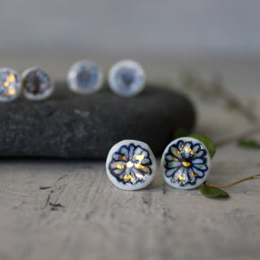 Porcelain Studs Daisy
