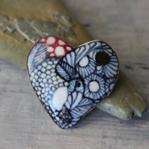 Porcelain Brooches : Hand Painted Hearts