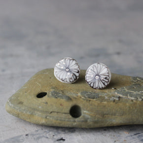 Porcelain Studs Daisy
