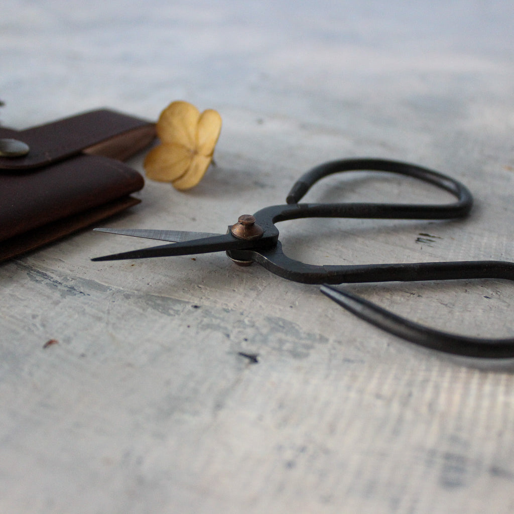 Traditional Scissors in Leather Pouch - Tribe Castlemaine