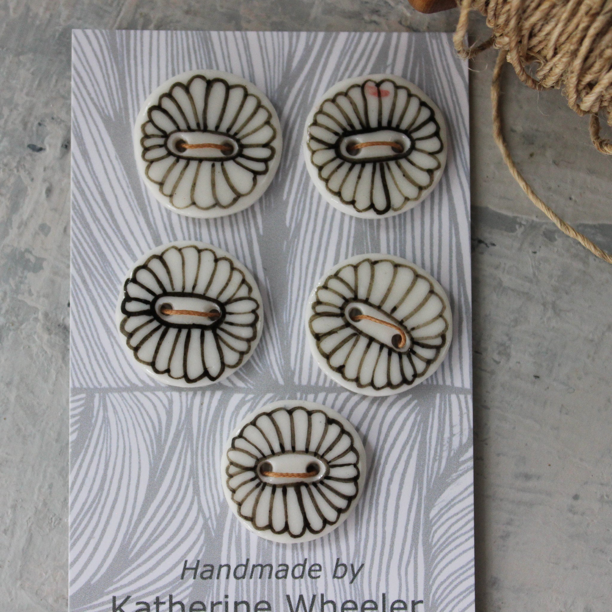 Ceramic Buttons : Painted Daisy - Tribe Castlemaine