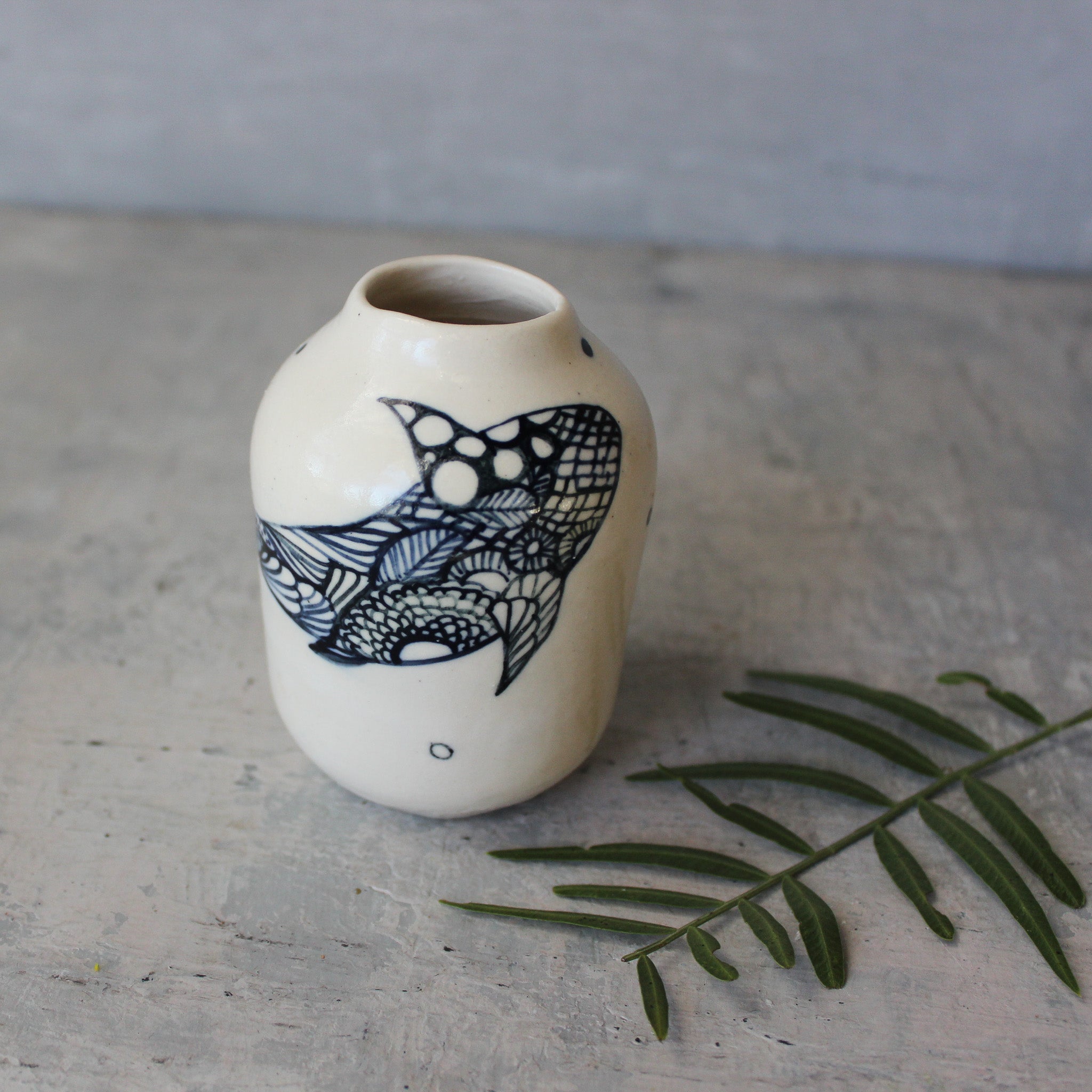 Little Painted Detail Vase Shark