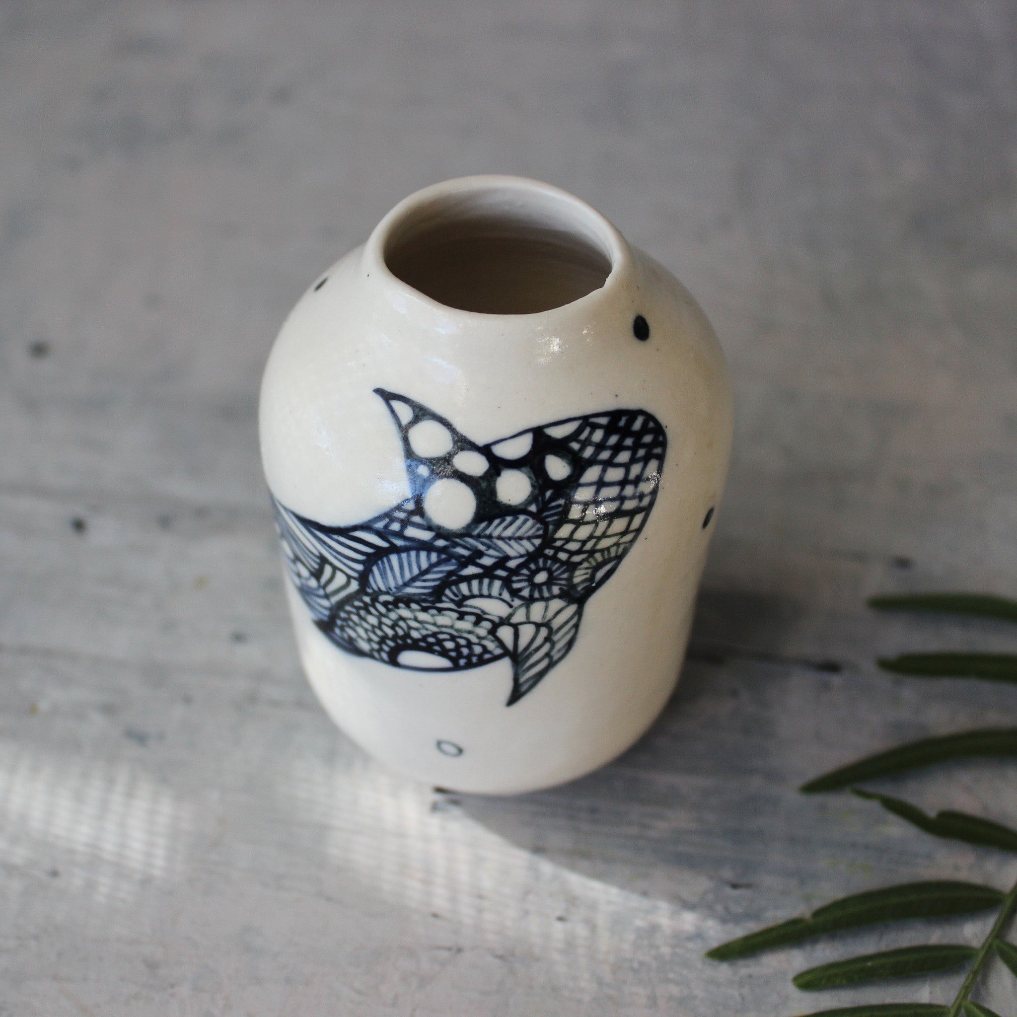 Little Painted Detail Vase Shark