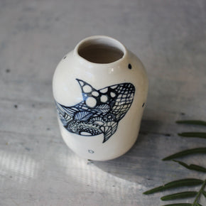 Little Painted Detail Vase Shark