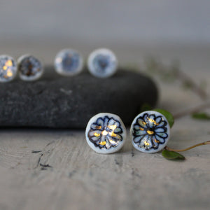 Porcelain Studs Daisy