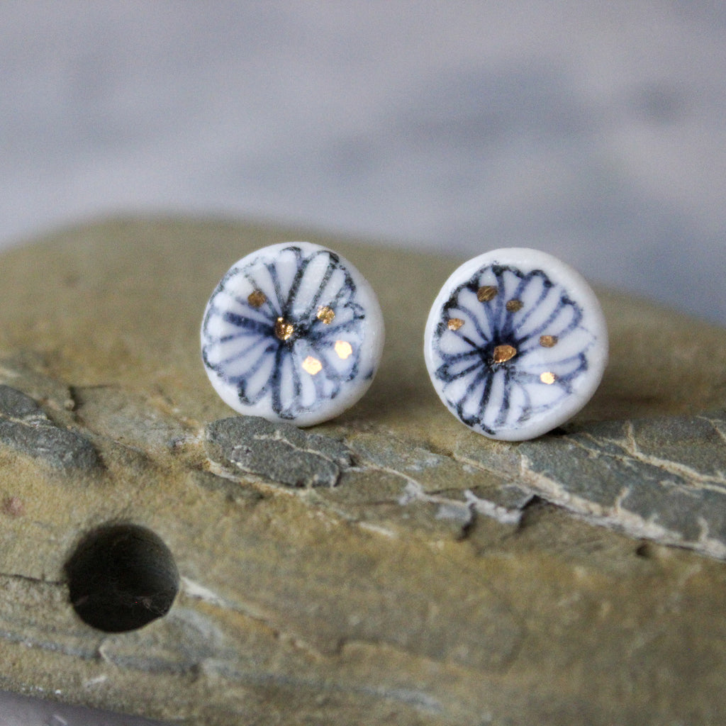 Porcelain Studs Daisy