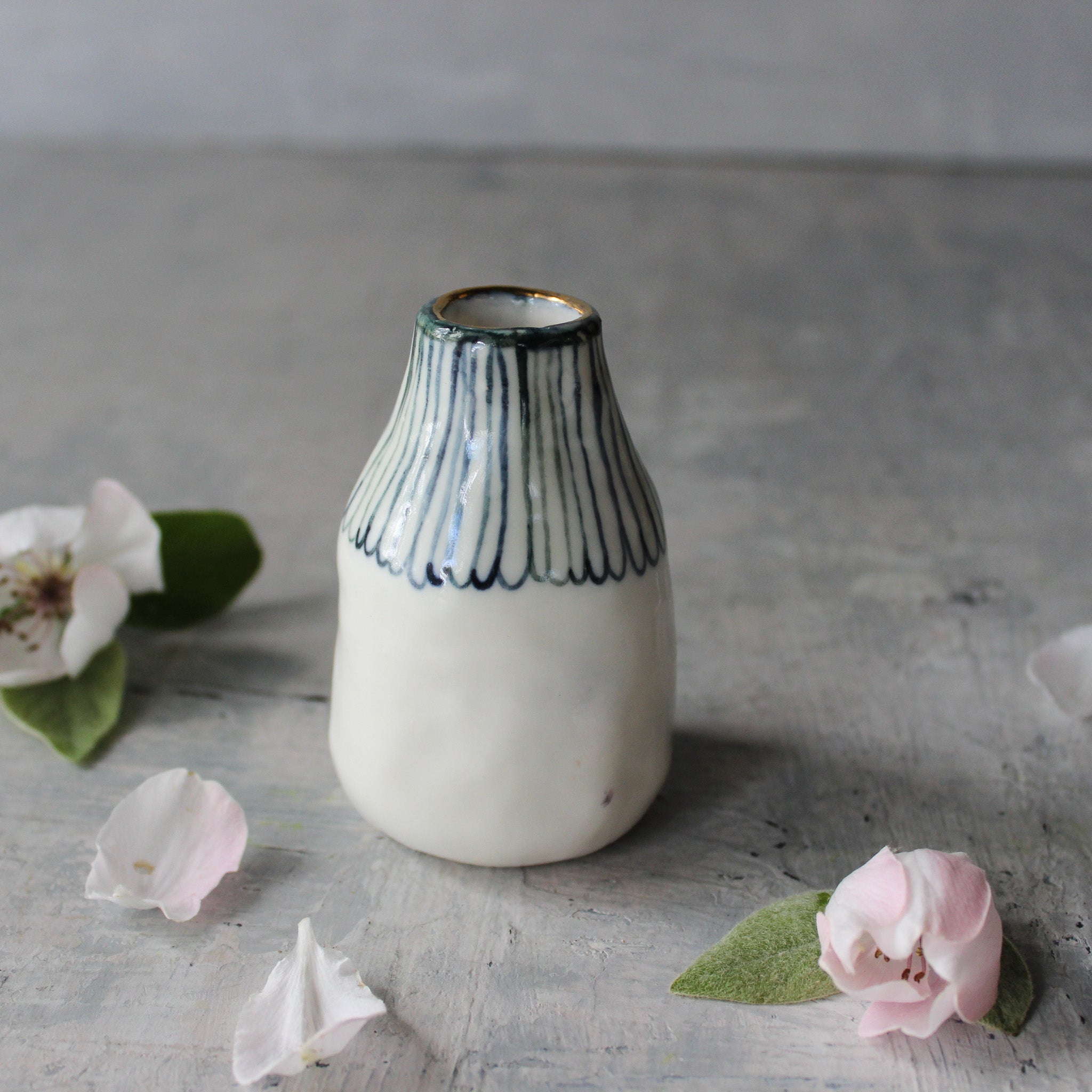 Little Ceramic Vase Daisy