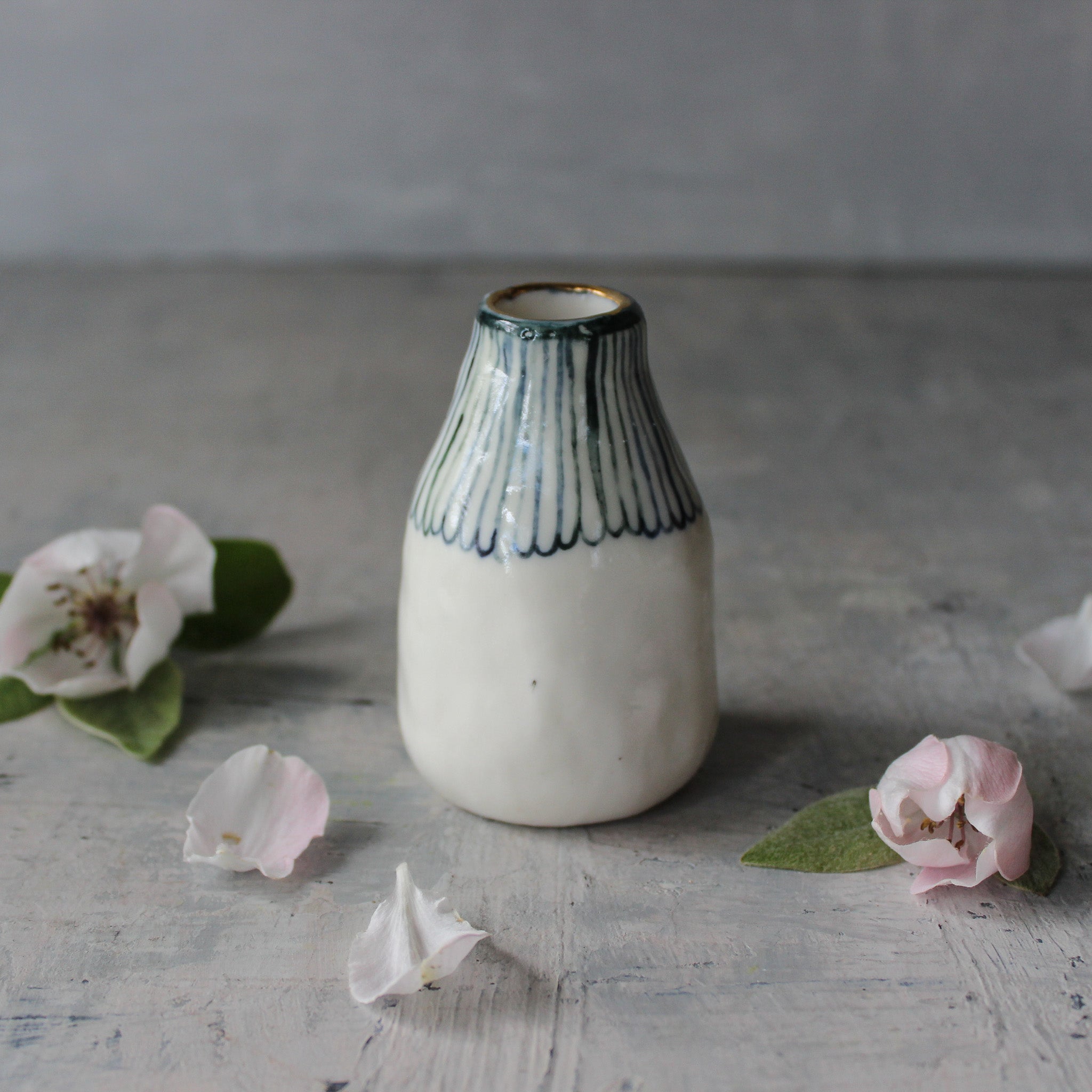 Little Ceramic Vase Daisy
