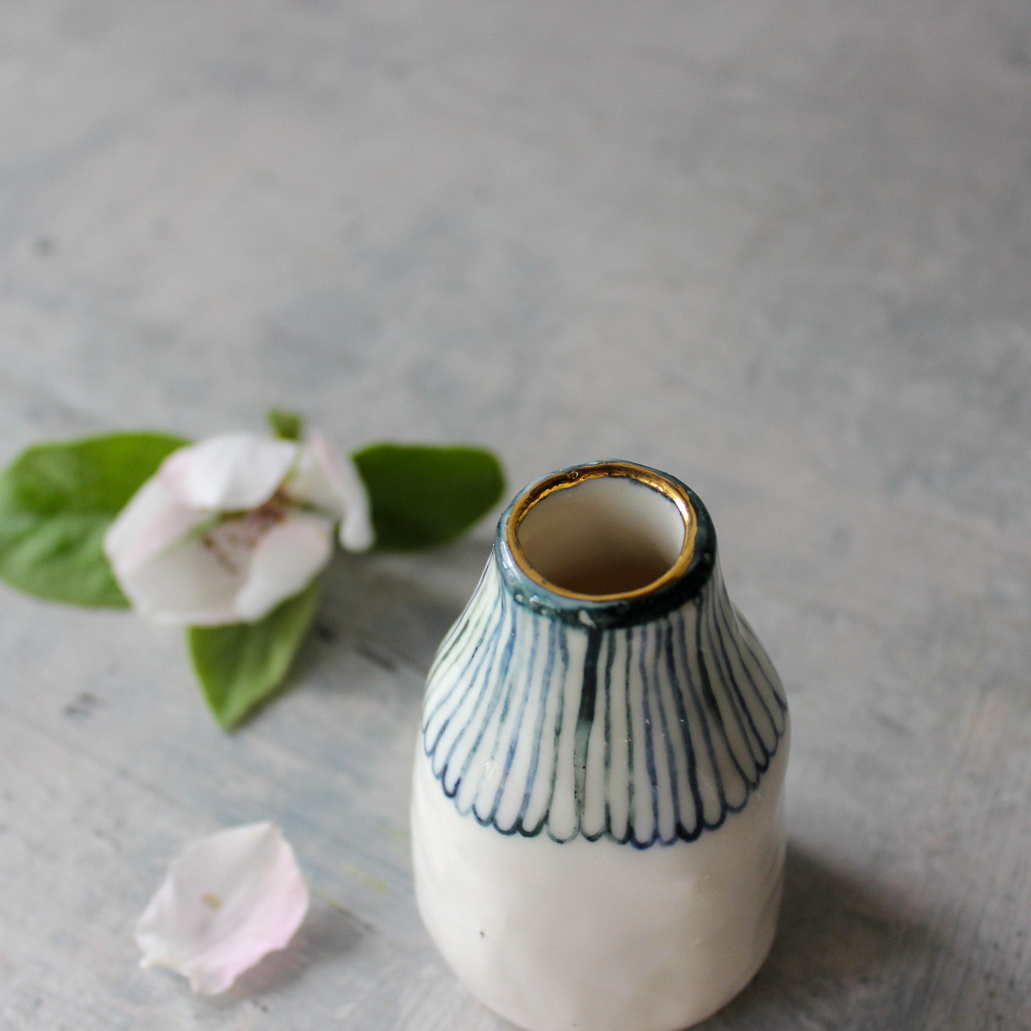 Little Ceramic Vase Daisy
