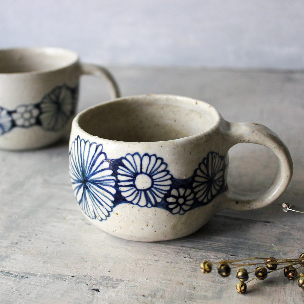 Ceramic Handled Mugs : Blue Daisy Chain