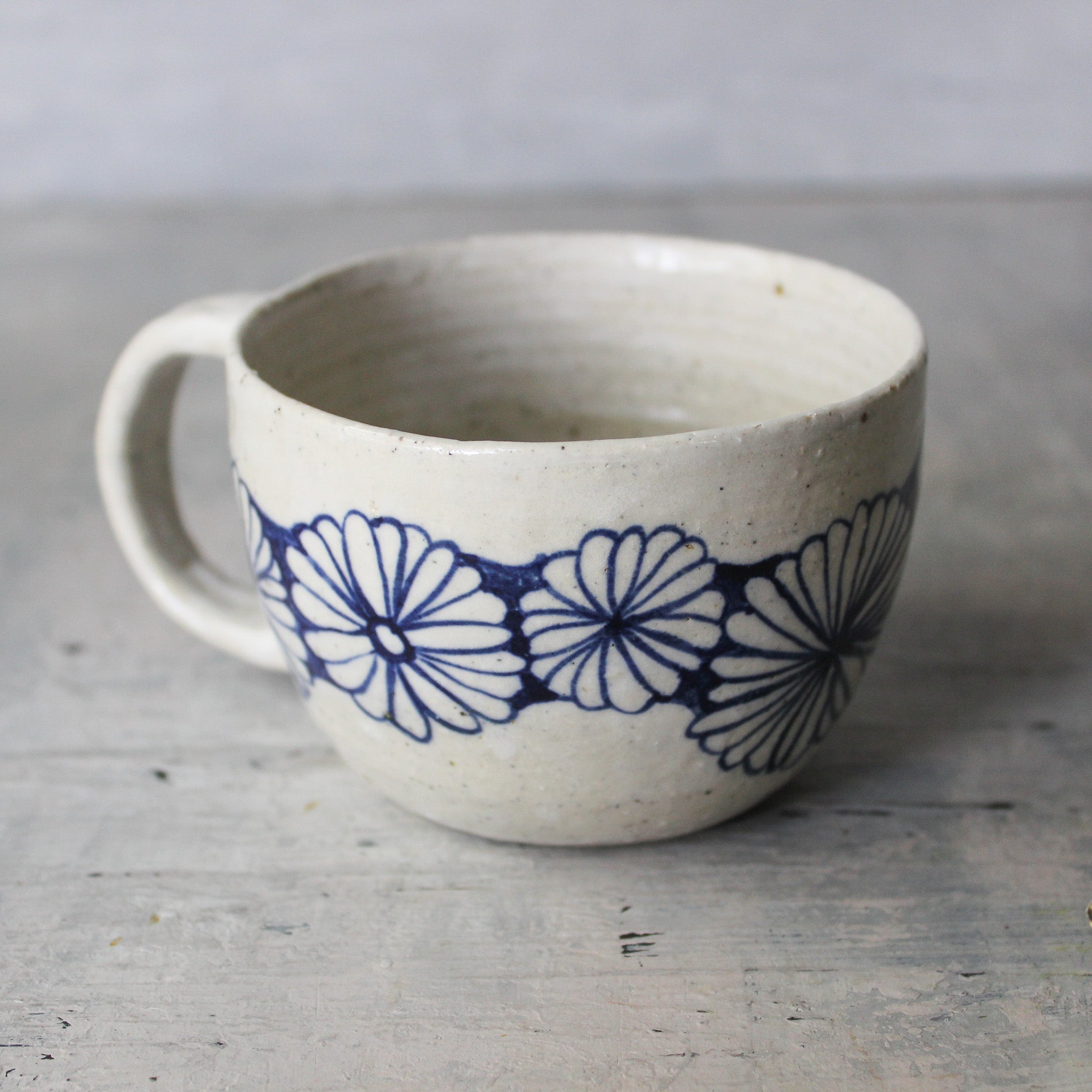Ceramic Handled Mugs : Blue Daisy Chain