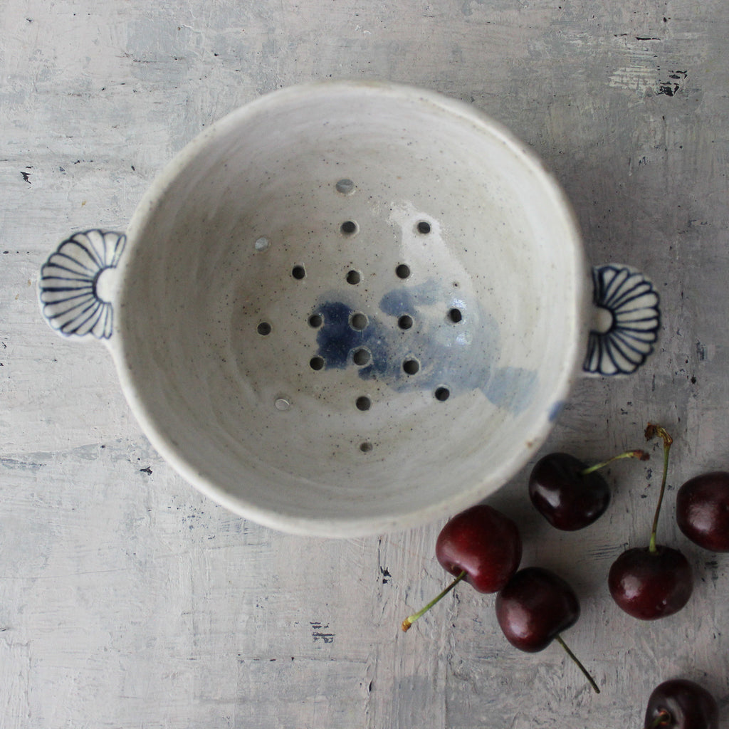 Berry Colander Bowls Detail Handles