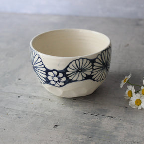 Blue Daisy Chain Tea Bowl