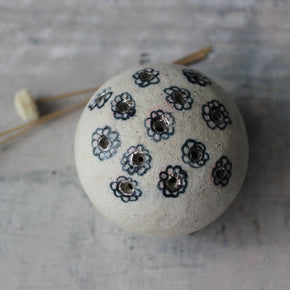 Incense Holder / Specimen Keeper Silver Daisy
