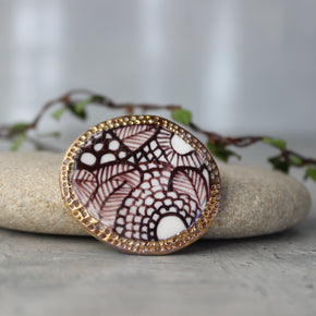 Porcelain Brooch Sepia Gold