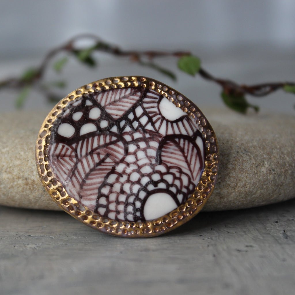 Porcelain Brooch Sepia Gold