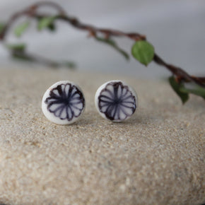 Porcelain Studs Daisy