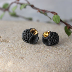 Porcelain Studs Black Rock Coral