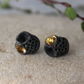 Porcelain Studs Black Rock Coral