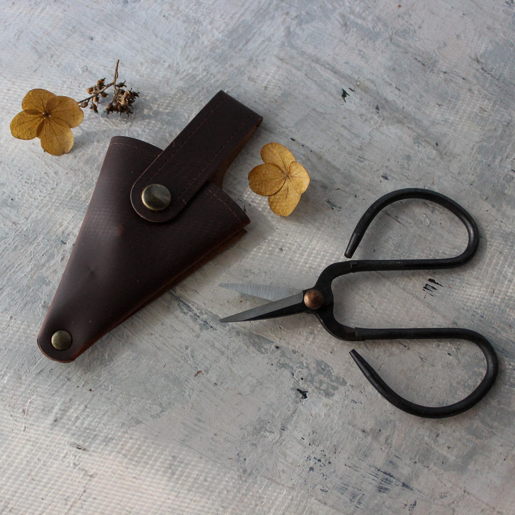 Traditional Scissors in Leather Pouch - Tribe Castlemaine