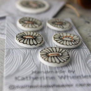 Ceramic Buttons : Painted Daisy - Tribe Castlemaine