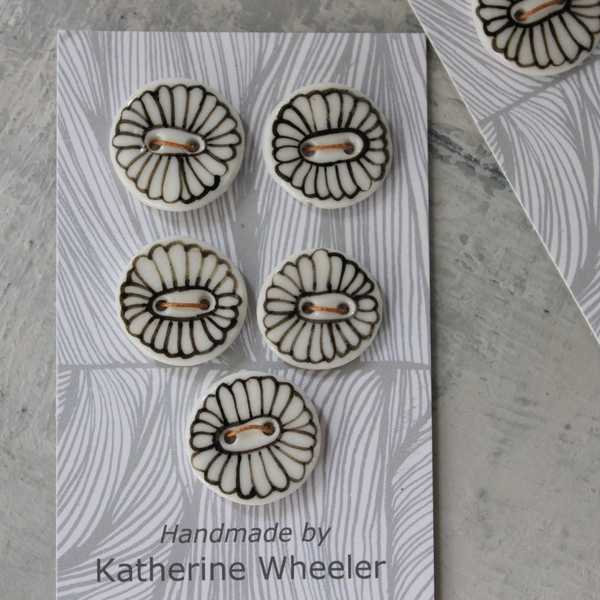 Ceramic Buttons : Painted Daisy - Tribe Castlemaine