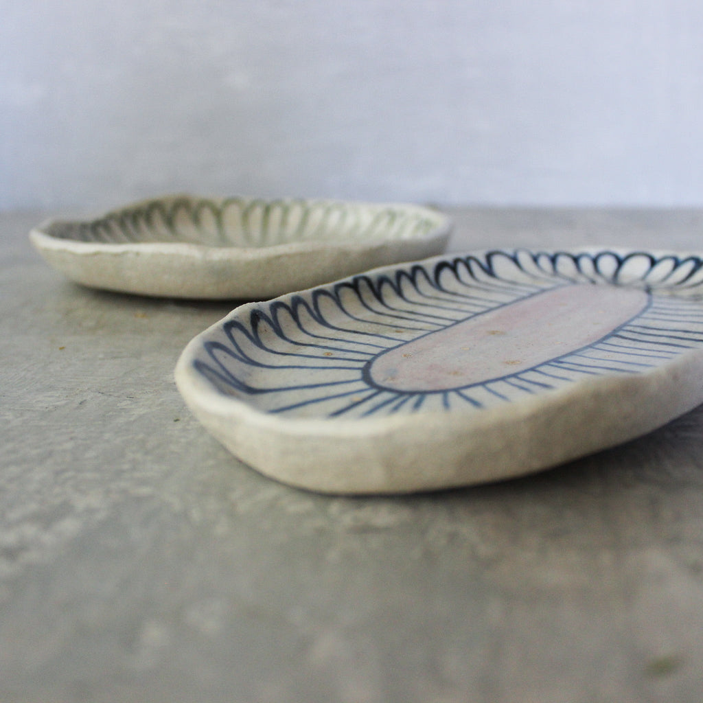 Ceramic Plates Painted Daisy - Tribe Castlemaine